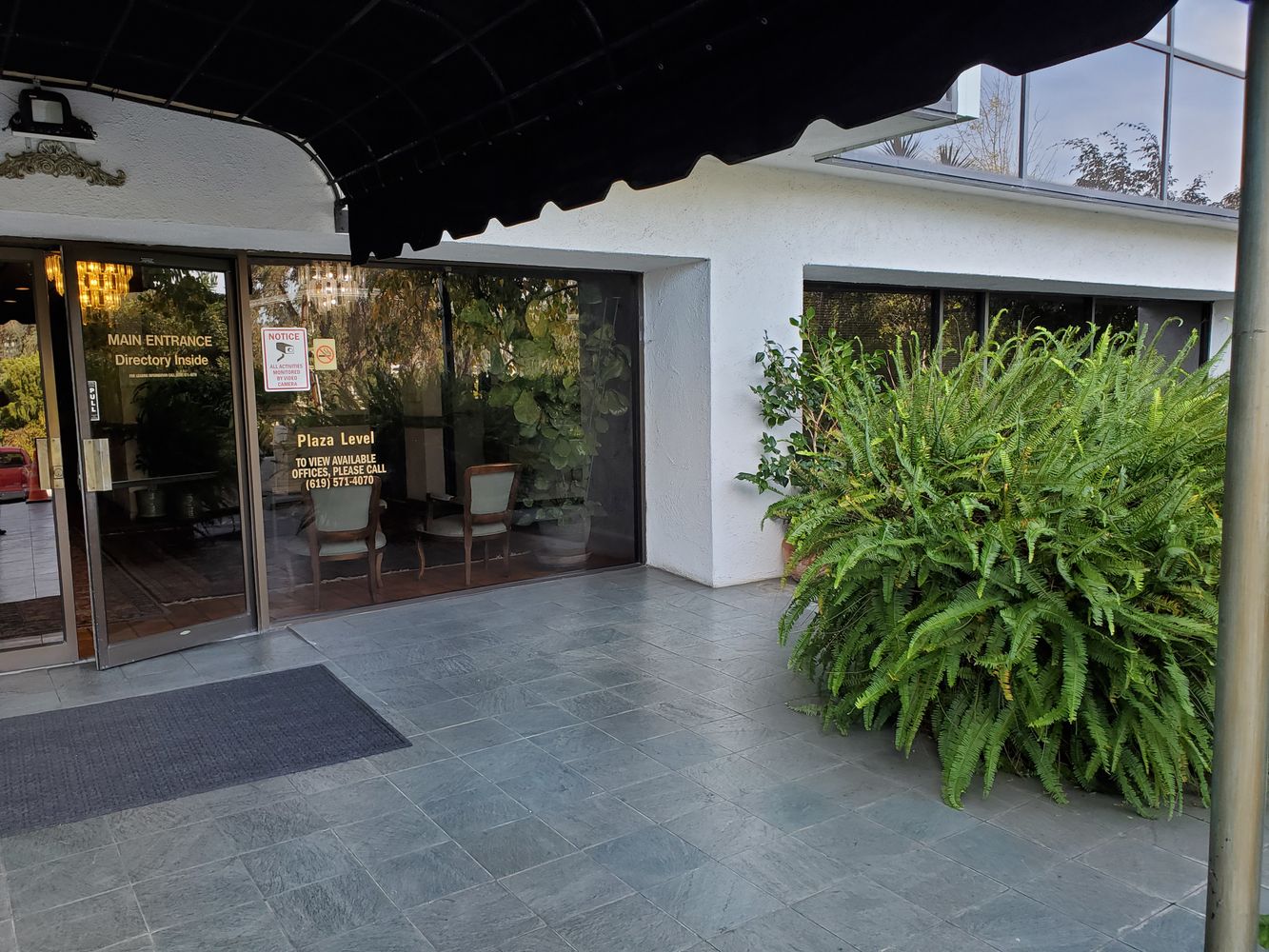 Plaza level, front of building, great exposure off lobby, private bathroom.